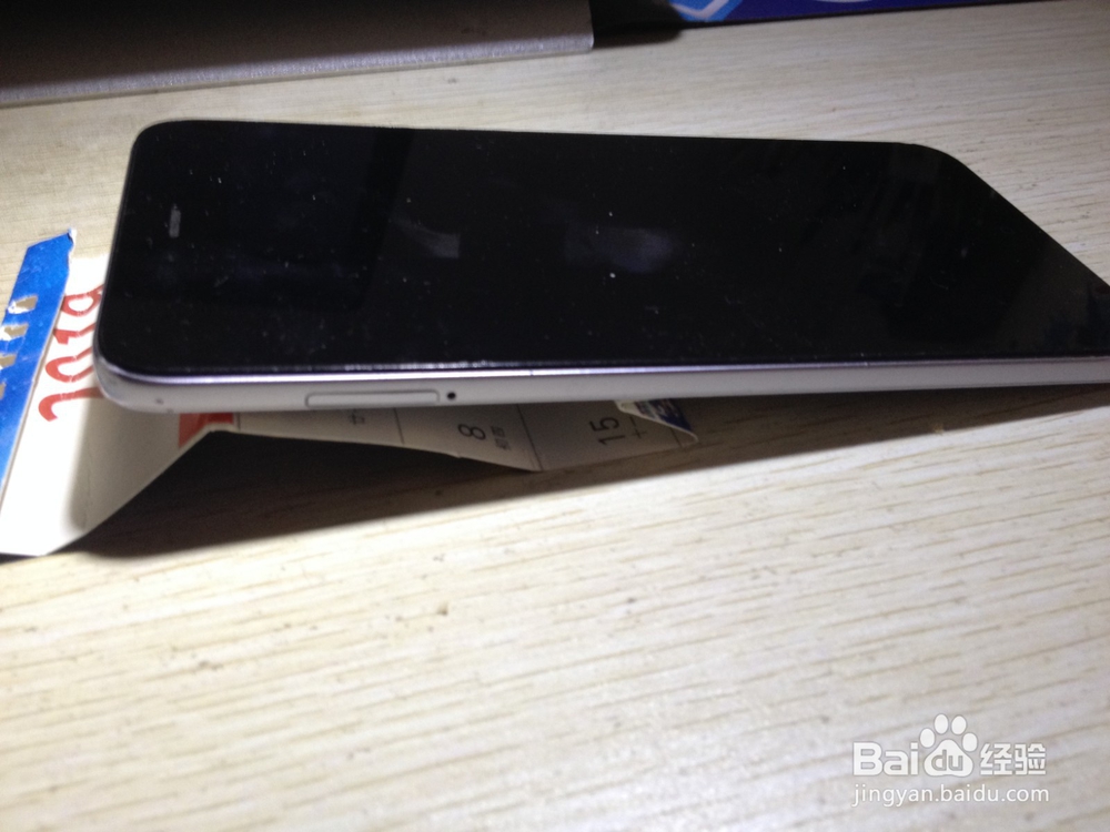 如何用硬卡纸折叠出一个简易手机支架