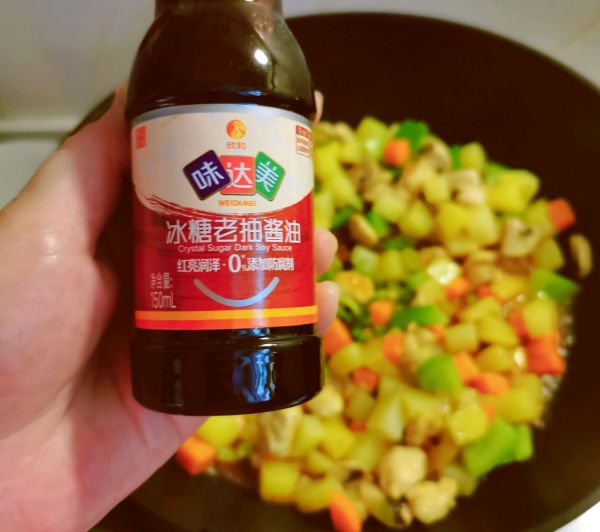 鸡肉口蘑炒三丁