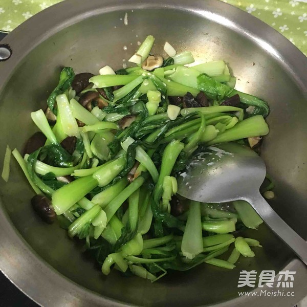 香菇炒青菜的做法