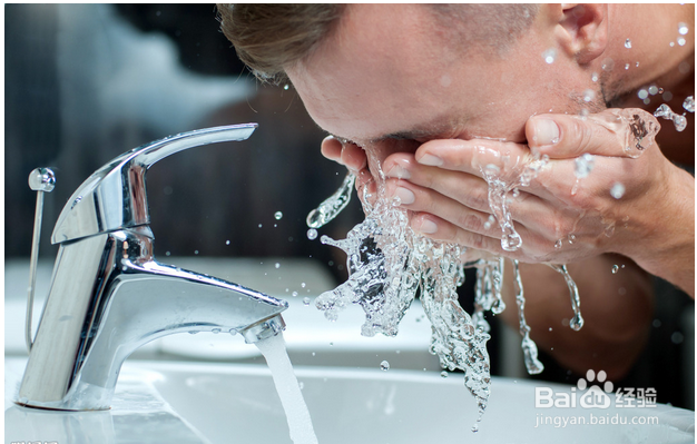 冬季脸部应该怎么保养