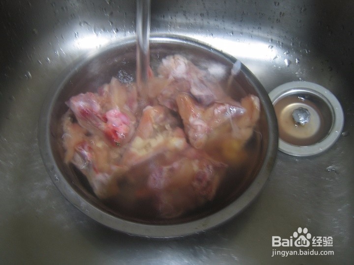 老年人怎样做好鸡块香菇备料