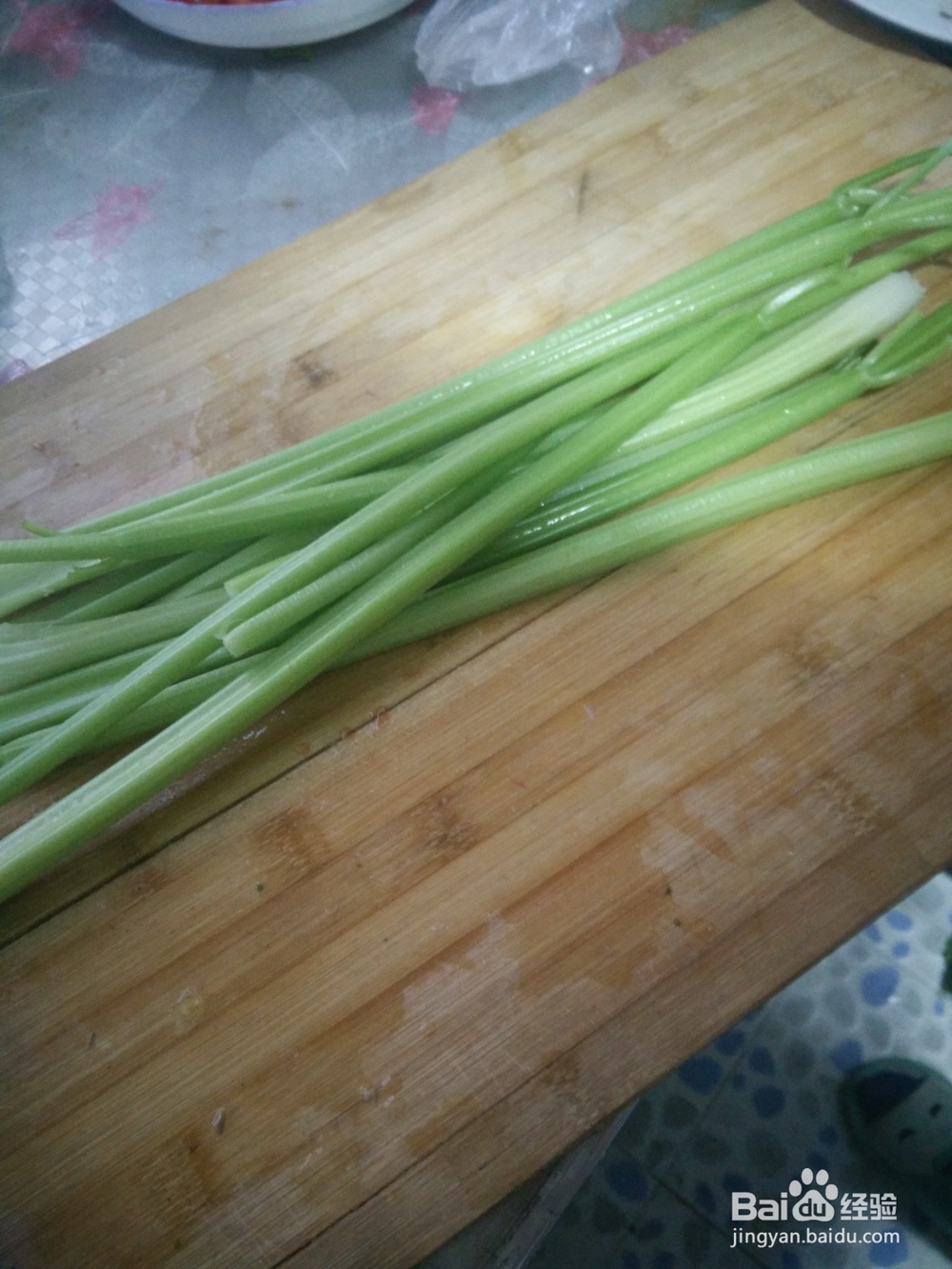 超级好吃的芹菜炒肉 家常炒菜