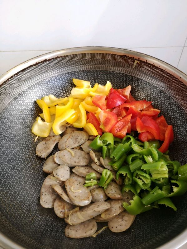 黑椒肠炒彩椒花生芽