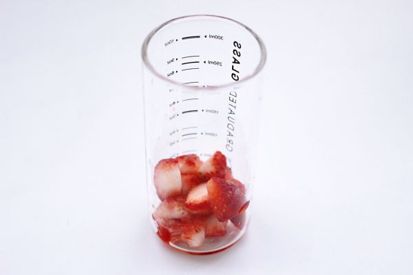 蔓越莓草莓气泡饮