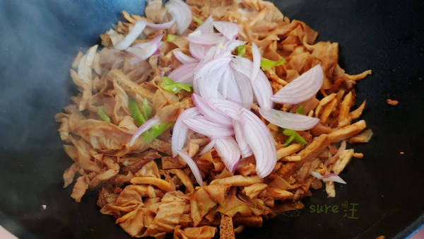 葱椒肉丝油豆皮