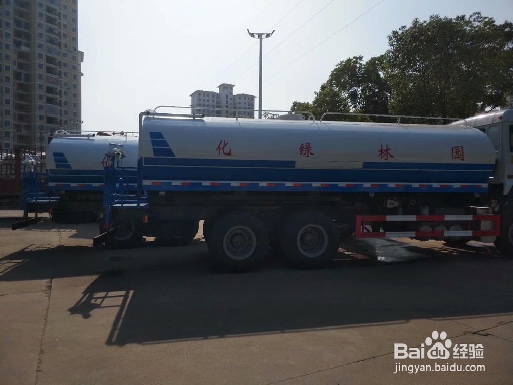 重汽后双桥洒水车参数,在哪买重汽洒水车