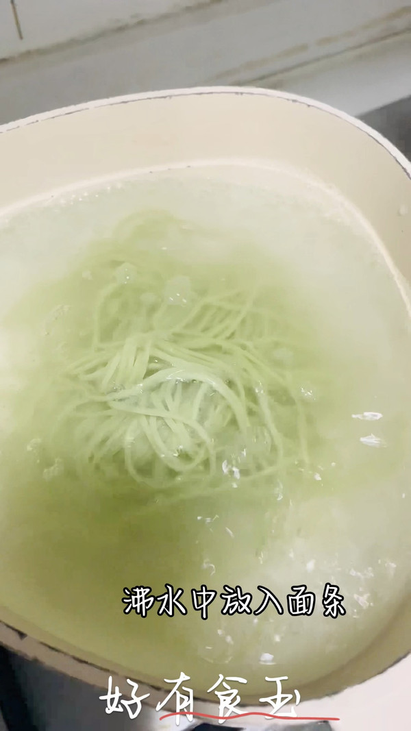 菠菜面跟口蘑一起很鲜甜