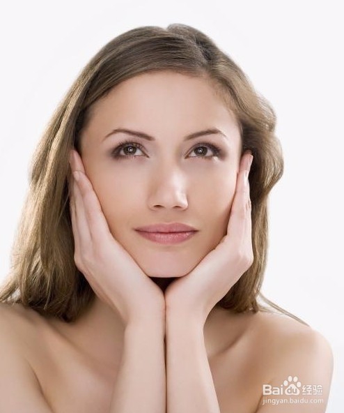 如何选一些滋养肌肤的护肤品