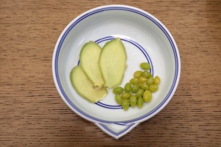 如何在家就能简单做一份猪肚白果鸡汤呢？