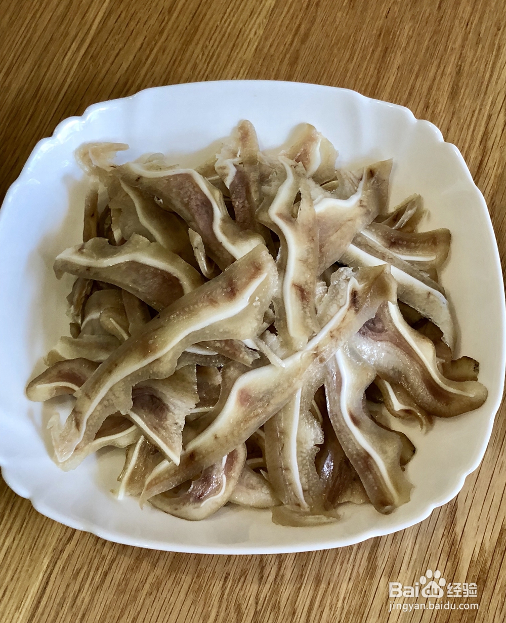 香味浓郁的红油猪耳片