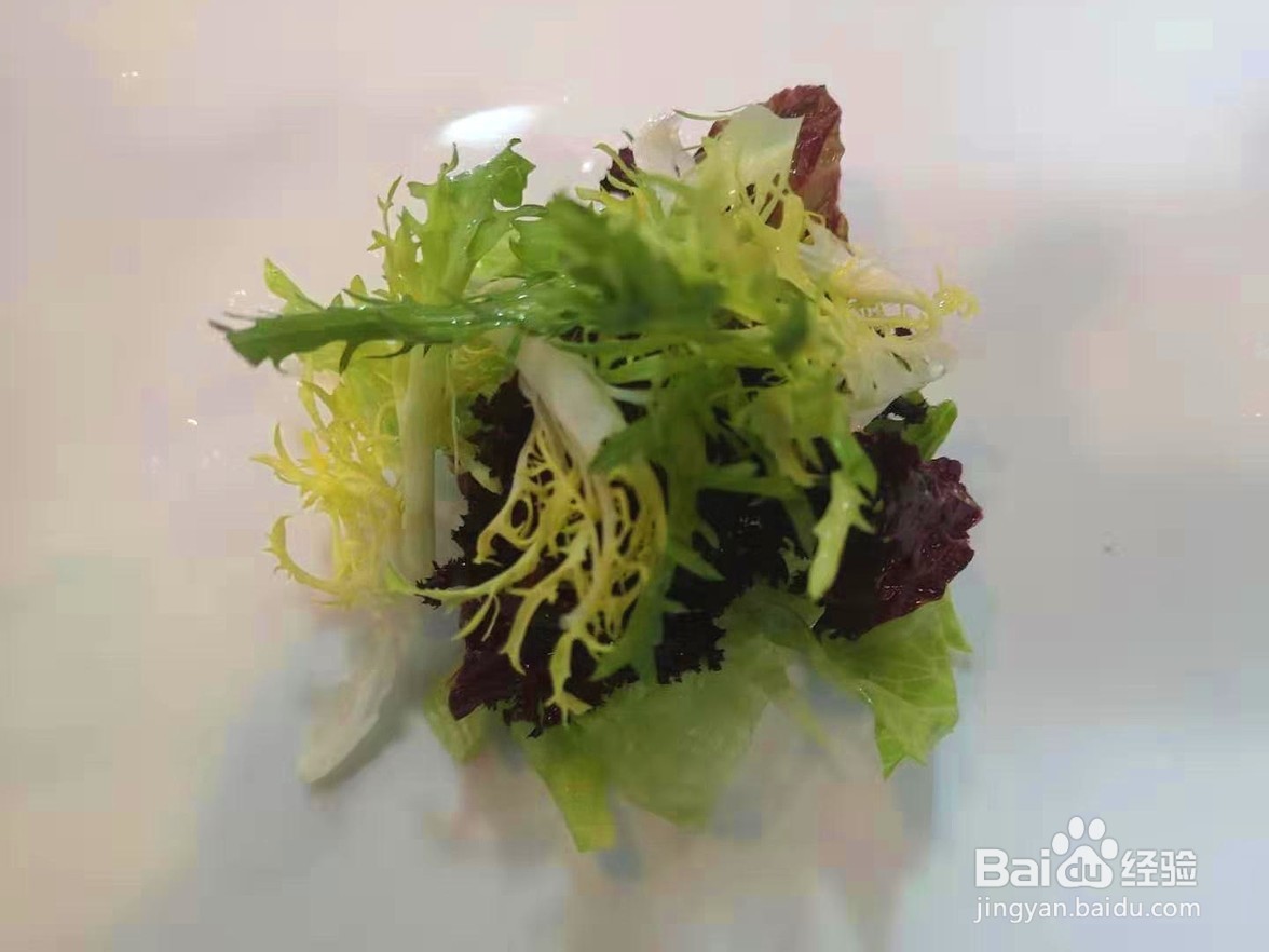 如何制作三文鱼沙拉？