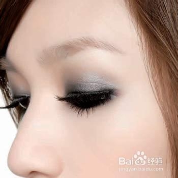 快速去除掉黑眼圈和干纹