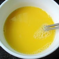 如何制作美味的虾仁蒸蛋？