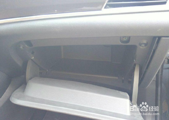 别克威朗更换空调滤芯安装教程