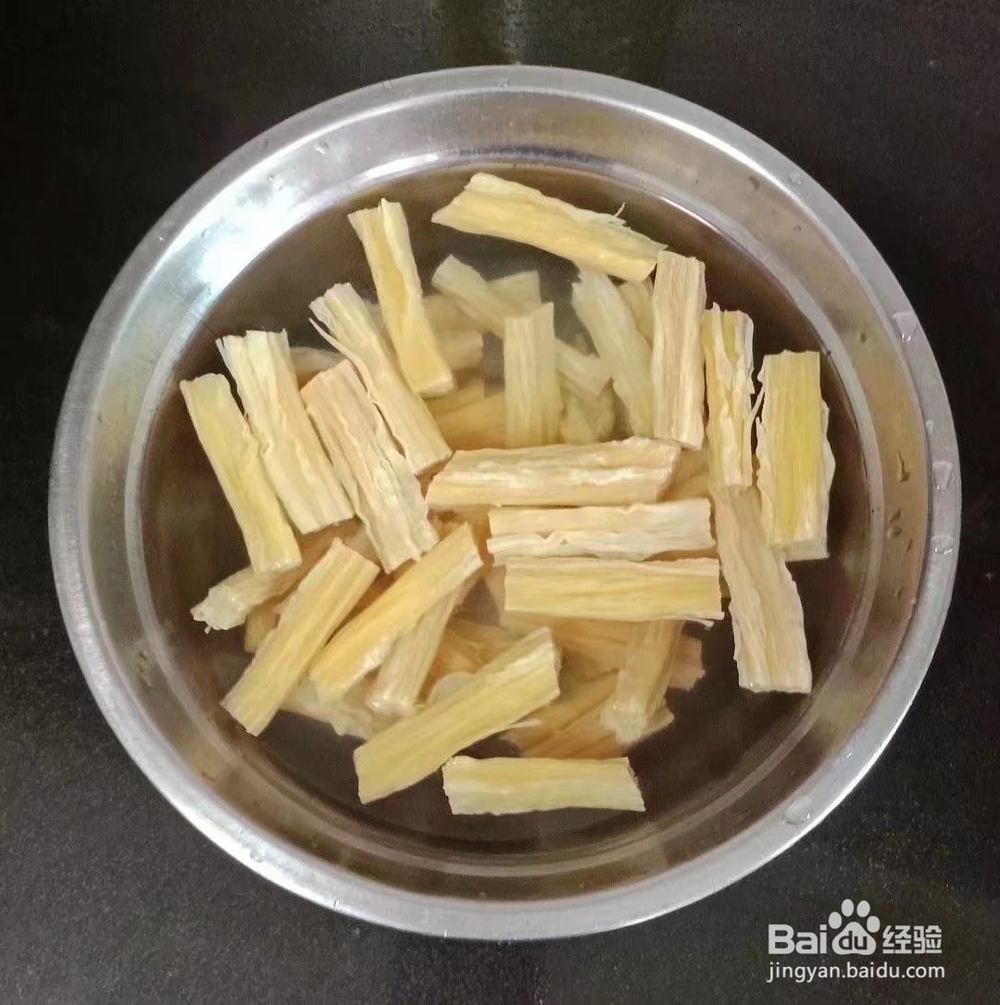 如何做美味的芹菜炒腐竹