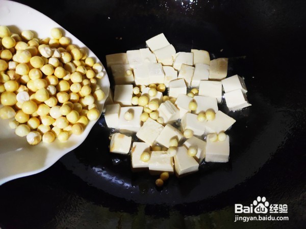 好吃到停不下来的鸡头米烧豆腐怎么做呢
