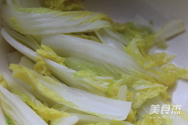 肉粒娃娃菜的做法