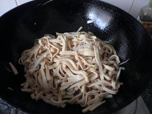 一吃上瘾--葱油炝拌豆腐皮