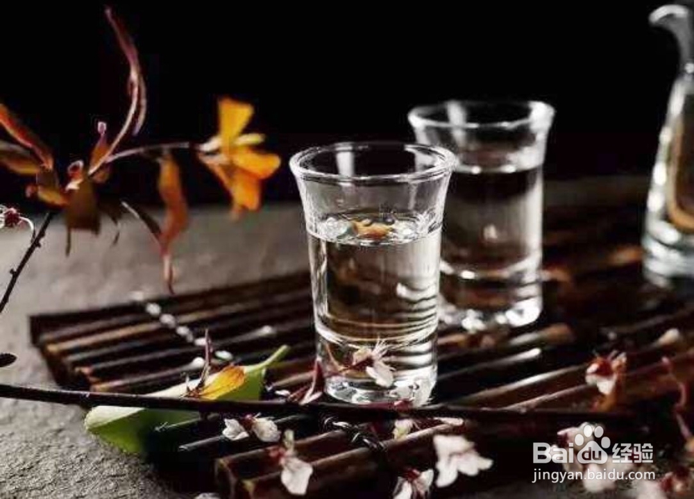喝白酒时怎样才能不伤身