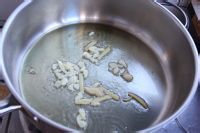 教大家穿心莲炒海虾的做法