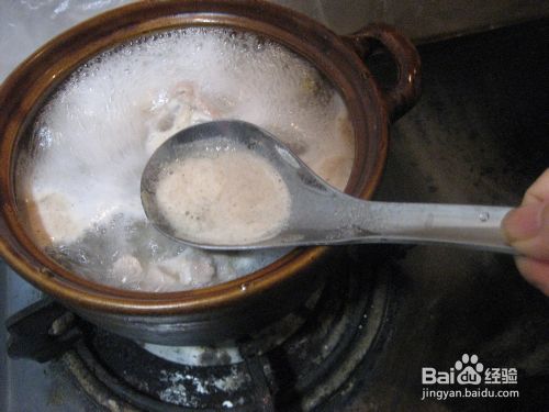 姬松茸脊骨汤的做法