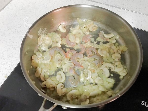 奶油口菇虾仁意面
