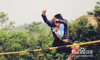 跨越式跳高过杆练习方法