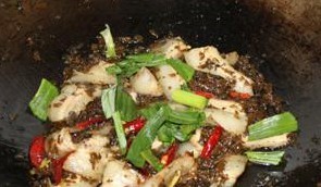 蒜苗芽菜回锅肉的做法