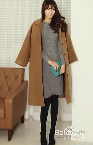 冬季服装搭配，呢子大衣+裙干练优雅