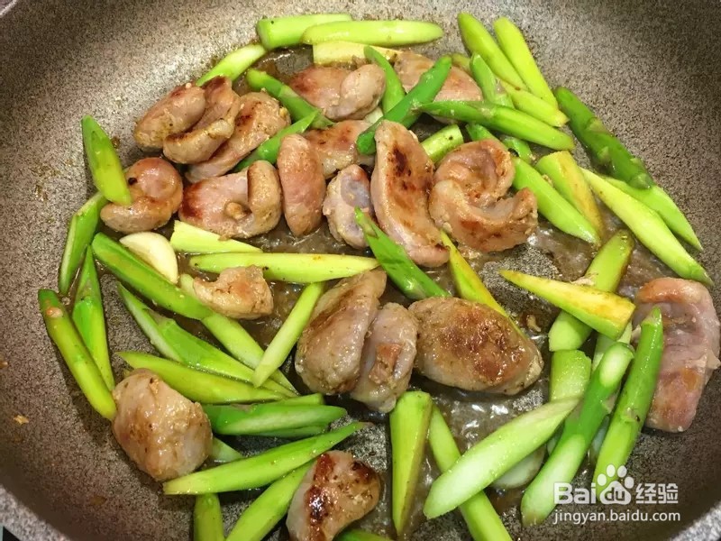 如何做芦笋炒香肠