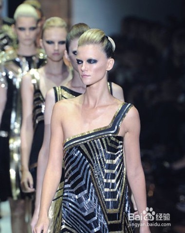 偷学T台大牌发型 一周束发天天变花样