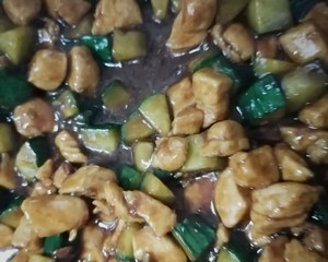 如何做酱爆鸡丁