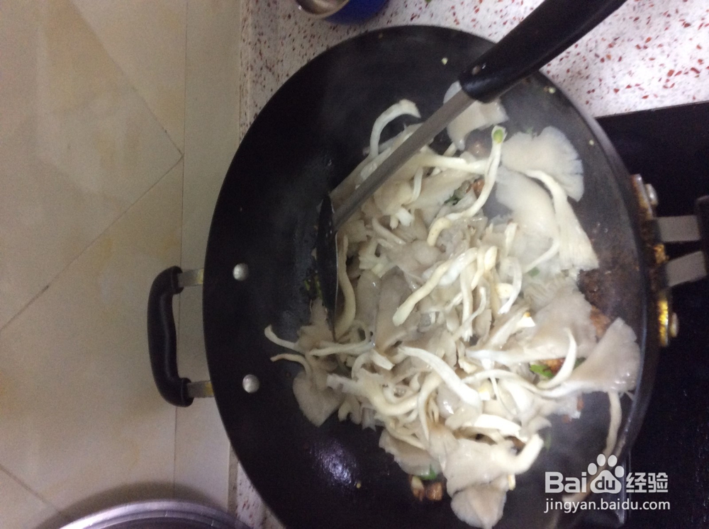 香滑爽口的平菇炒肉