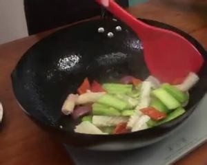 丝瓜炒鱿鱼攻略