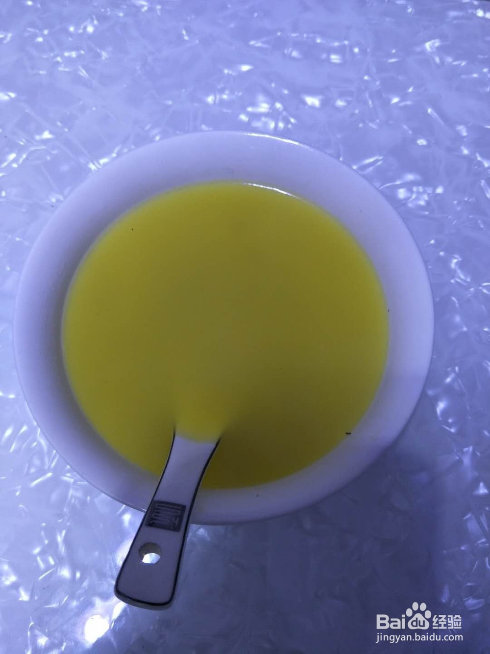 分享自己制作苦荞小米粥的做法。