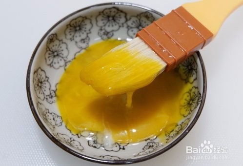 莲蓉蛋黄酥（不用醒面，不用揉出膜）怎么做？