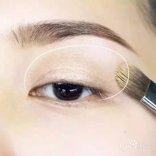 女生如何化淡妆？