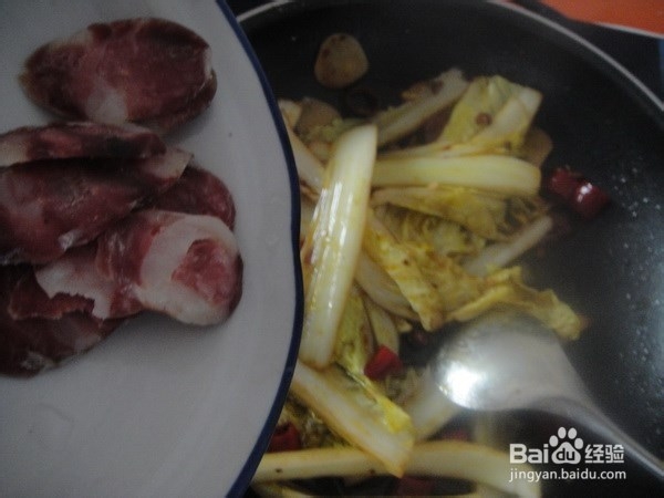 粉丝腊肠白菜煲！