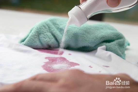 怎样洗白衣服上的红酒渍