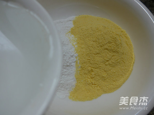 鸡蛋椰蓉馅玉米粉煎饼