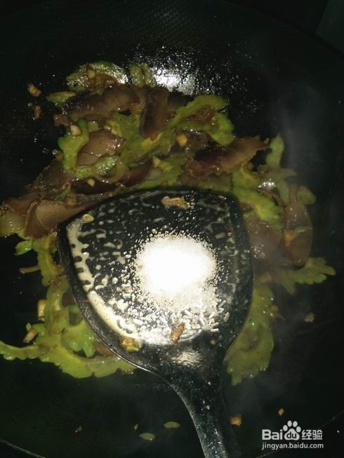 老腊肉葱头炒苦瓜