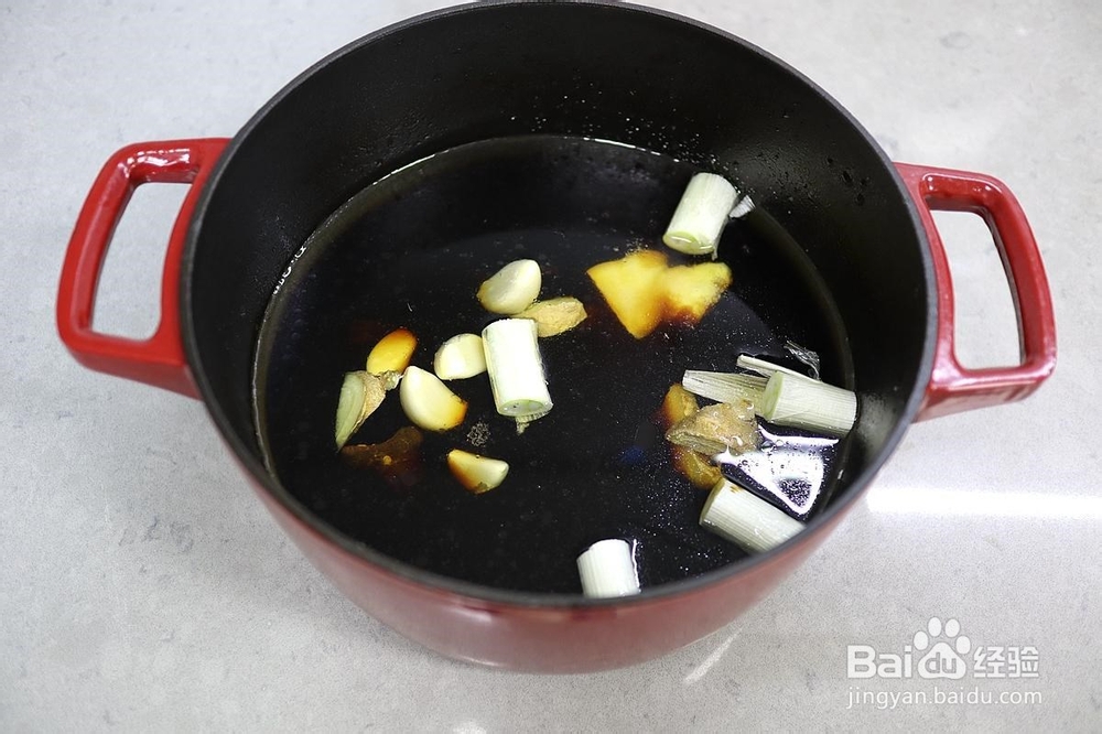 鲜香味浓老汤炖鸭腿