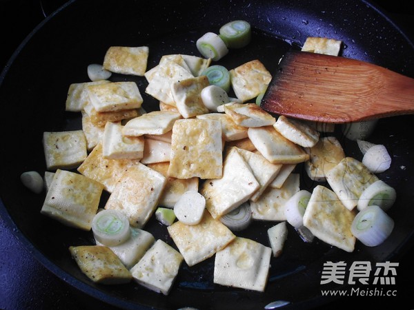 豆干炒腊肉的做法