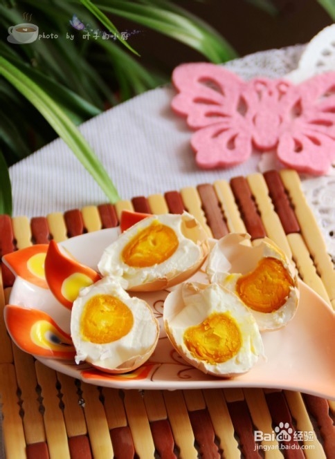 <b>如何制作咸鸭蛋---咸鸭蛋咸鸡蛋的简单做法</b>