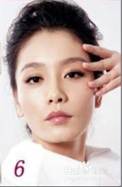 简单遮瑕 立竿见影去眼袋的方法