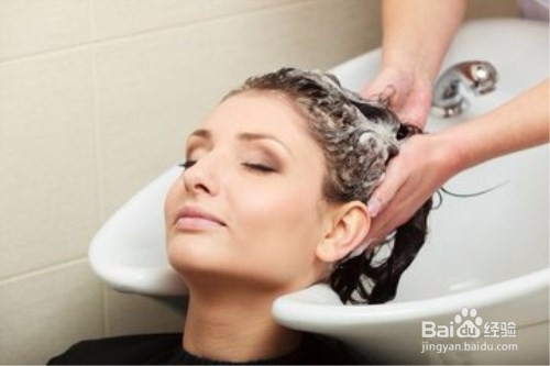怎样使你的头发不再干枯和分叉