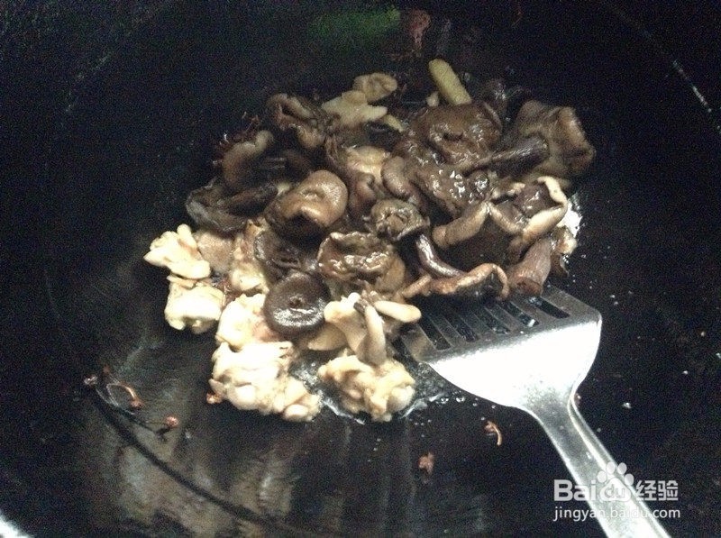 松蛾炖鸡的做法