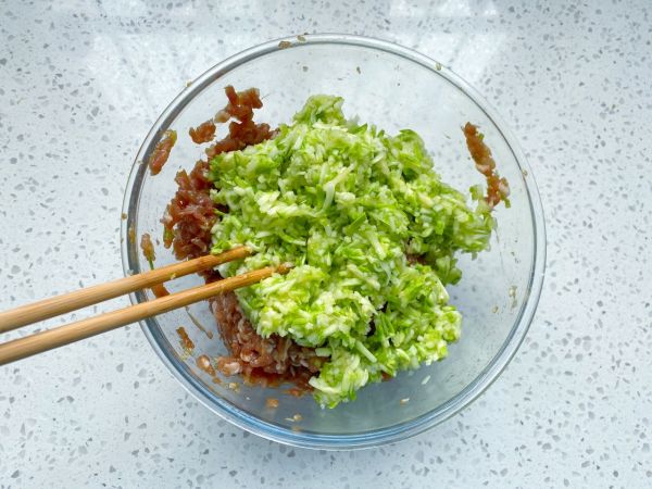 晶莹剔透冰花煎饺