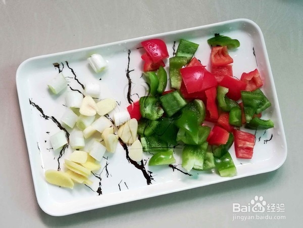 家常菜香菇豆腐焖鸡翅