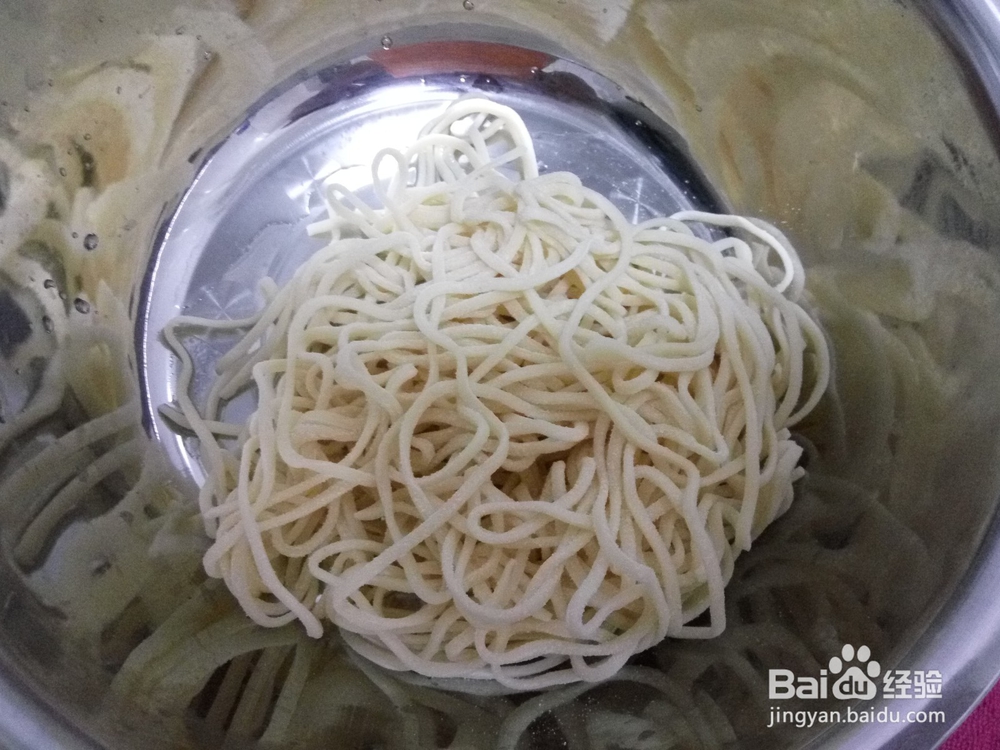 随性川味腊肠炒面